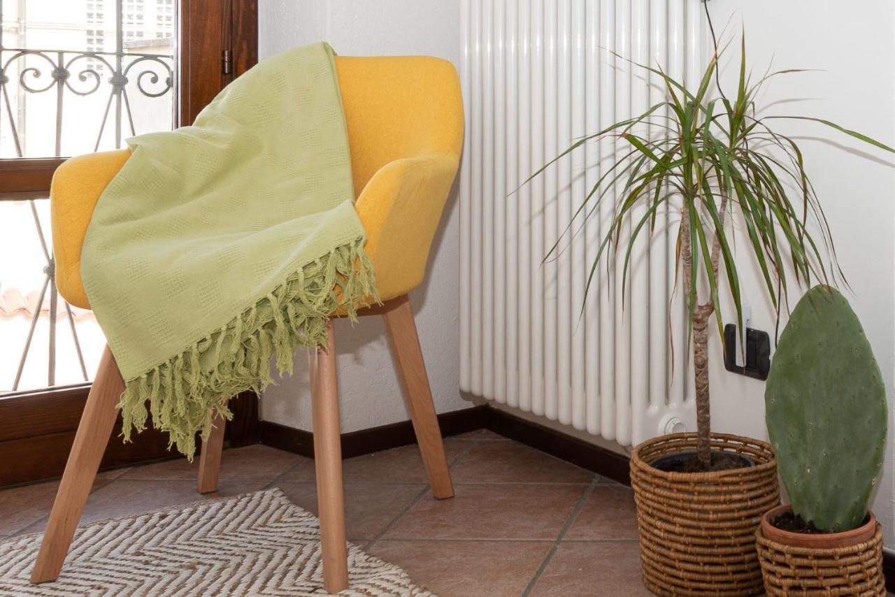 Cozy Studio In Old Town Lägenhet Como Exteriör bild